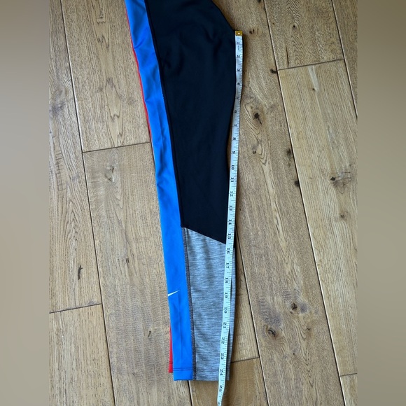 NEW Nike One Women’s Tight Fit Mid Rise 7/8 Length Colorblock Leggings size XS - Picture 10 of 10